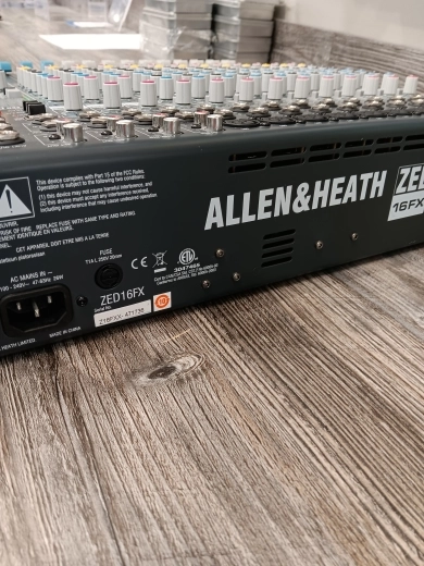 Allen & Heath - ZED-16FX 2